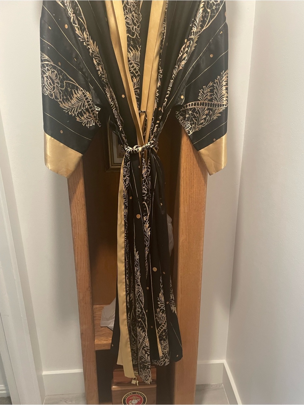 Natori Black and Gold Kimono-Style Satin Robe